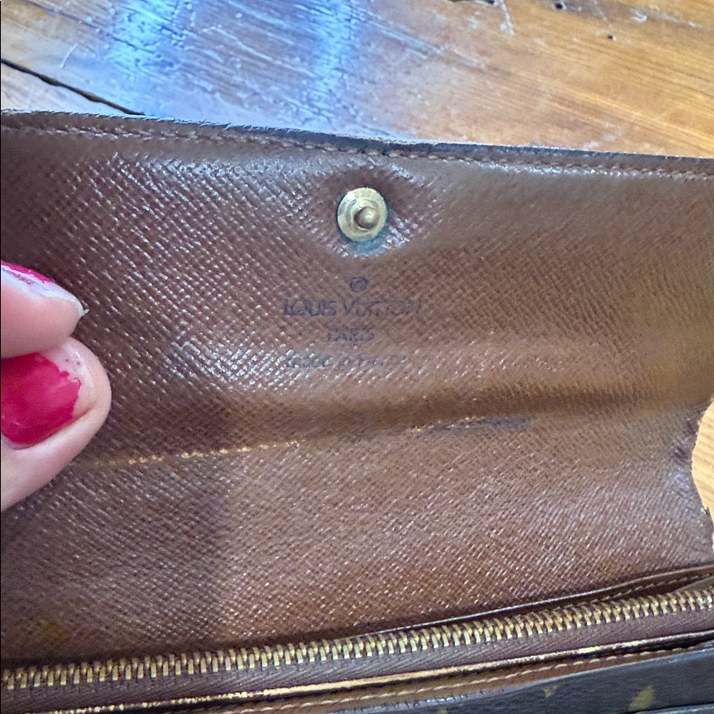 Louis Vuitton Black and Gold Monogram Wallet - Picture 7 of 14